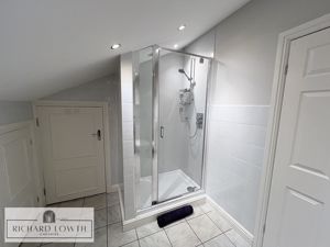 Ensuite Shower/Bath/WC- click for photo gallery